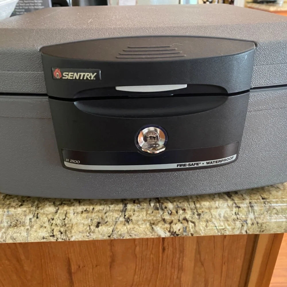 Sentry safe - Picture 2 of 2